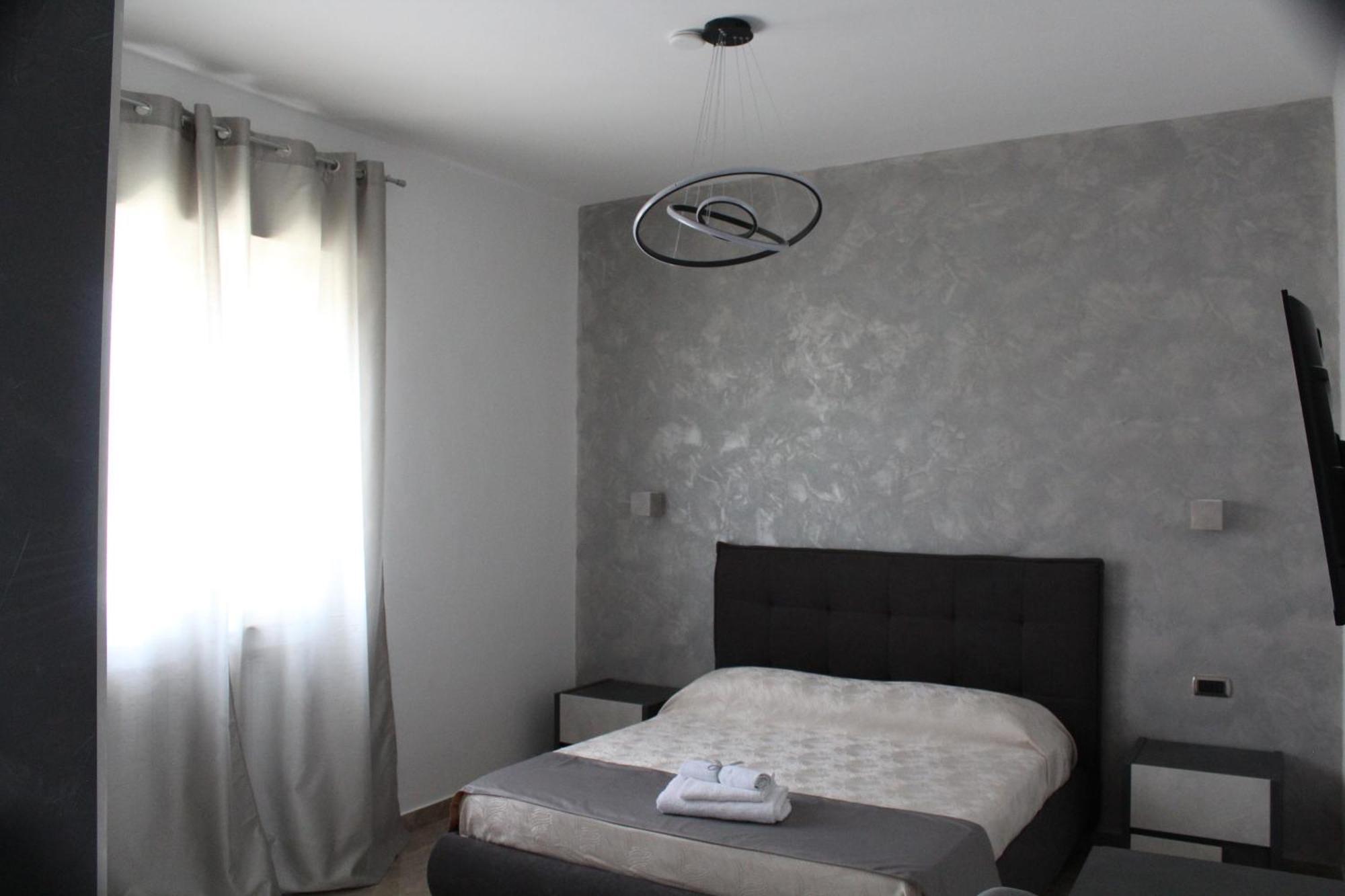 ジョヴィナッツォ Luca'S House Bed & Breakfast エクステリア 写真