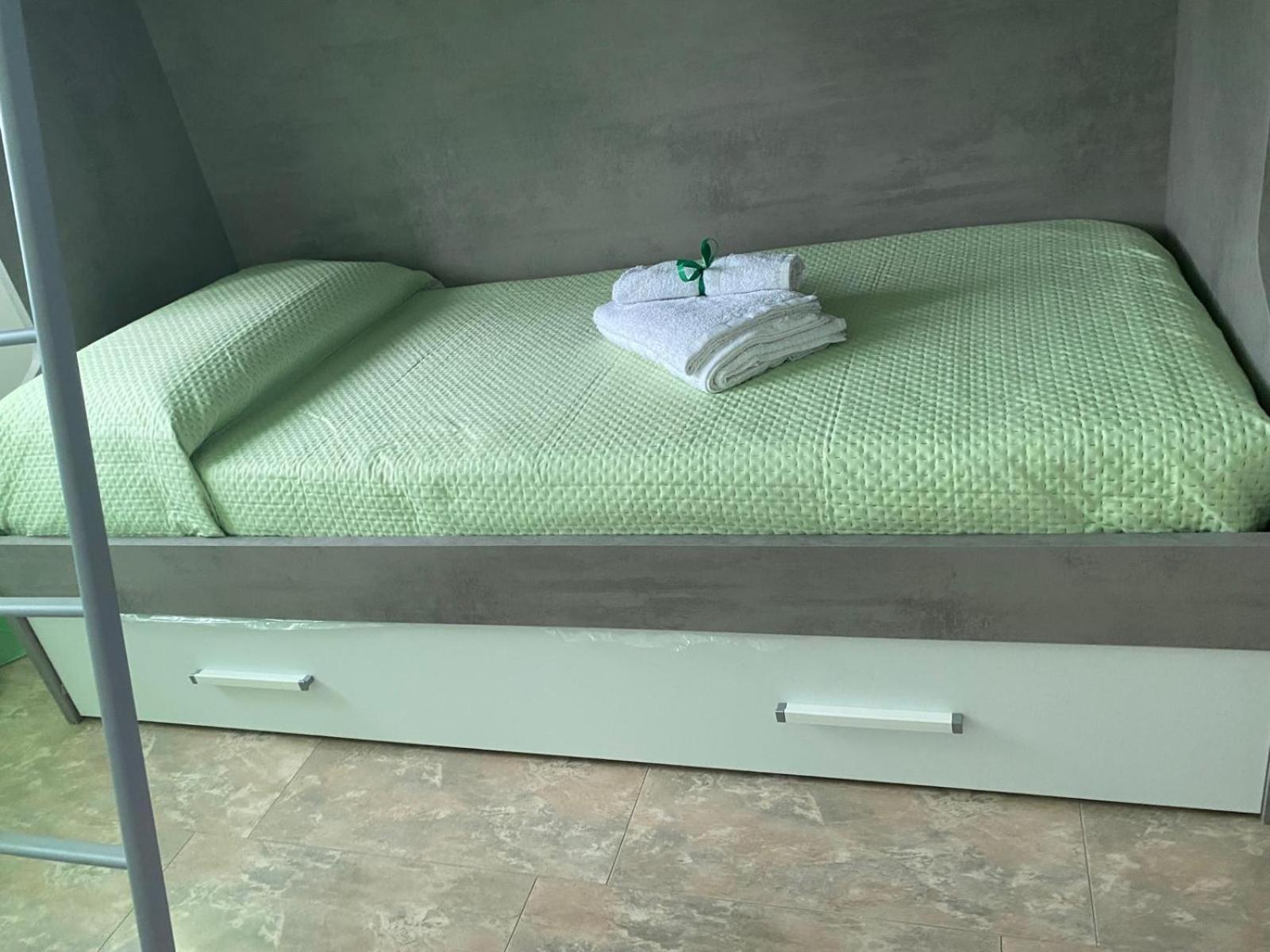 ジョヴィナッツォ Luca'S House Bed & Breakfast エクステリア 写真