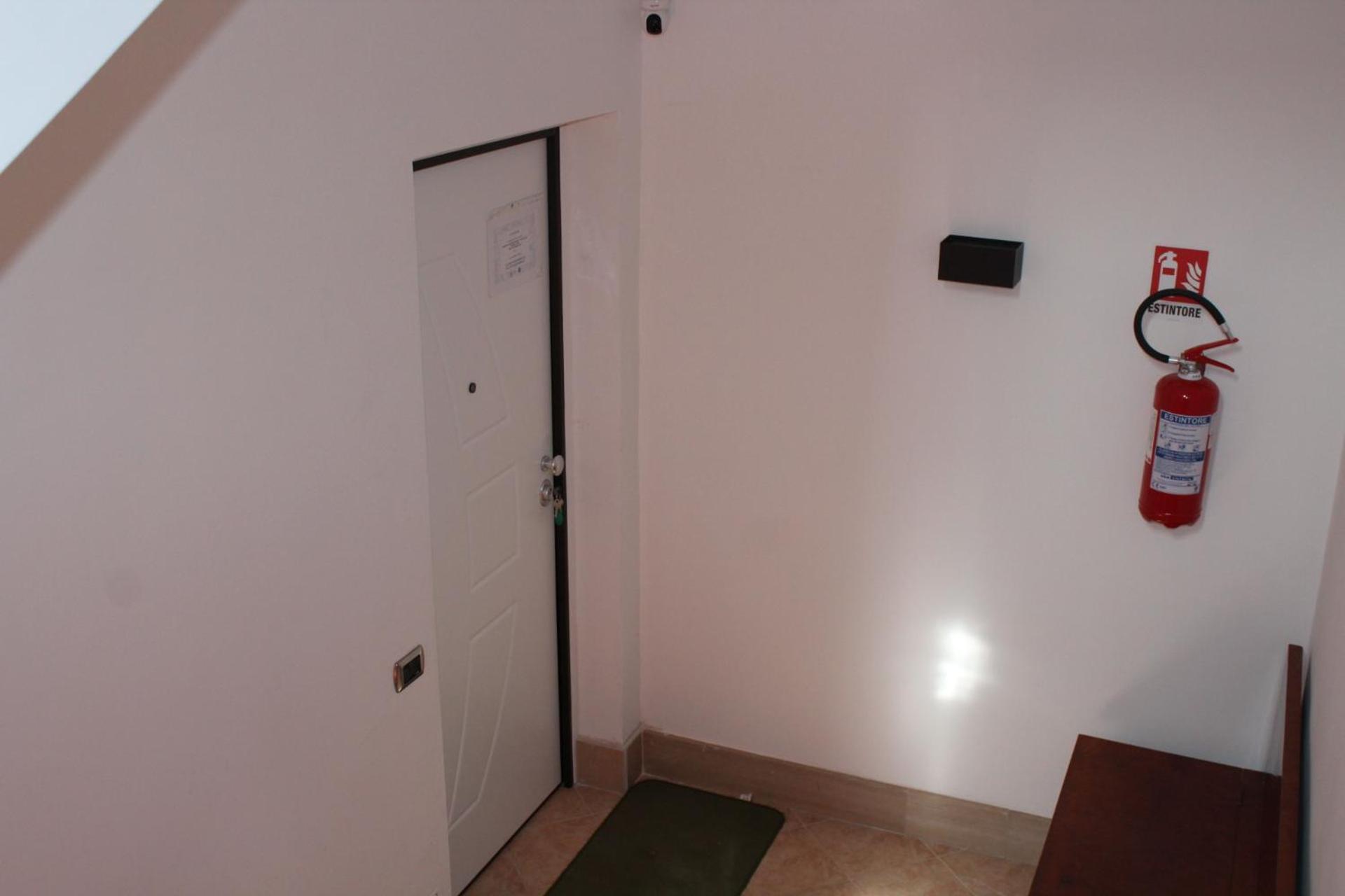 ジョヴィナッツォ Luca'S House Bed & Breakfast エクステリア 写真