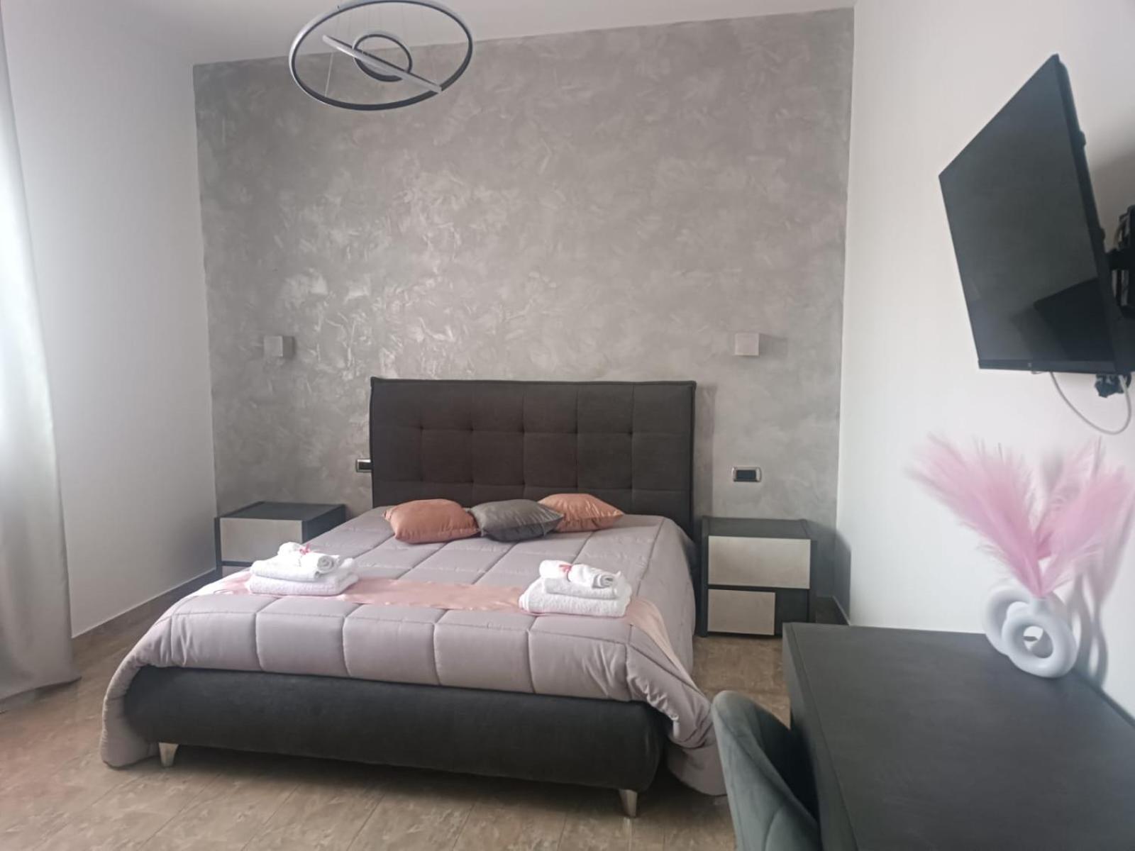 ジョヴィナッツォ Luca'S House Bed & Breakfast エクステリア 写真