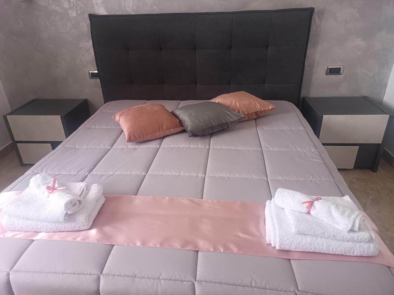 ジョヴィナッツォ Luca'S House Bed & Breakfast エクステリア 写真